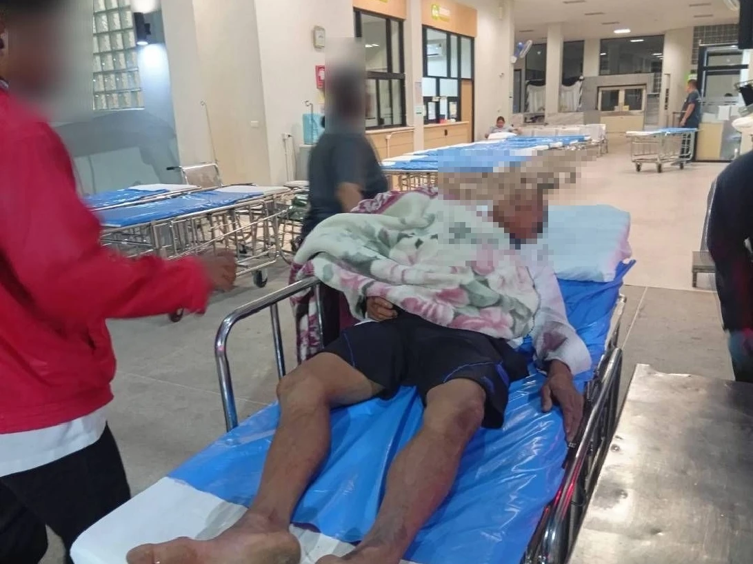 เจ้าหน้าที่กู้ขีพ อบต.ลานบ่า ช่วยเหลือ ผู้ป่วย หมู่ 13 นำส่งโรงพยาบาลหล่มสัก