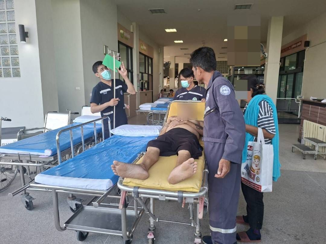 เจ้าหน้าที่กู้ขีพ อบต.ลานบ่า ช่วยเหลือ ผู้ป่วย หมู่ 14 นำส่งโรงพยาบาลหล่มสัก