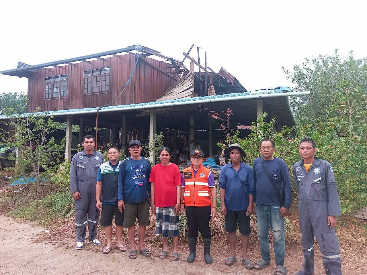 นายก อบต.ลานบ่า ลงพื้นที่ด่วน! สำรวจความเสียหายวาตภัย 2 หมู่บ้าน เร่งเยียวยาพี่น้องประชาชนทันที