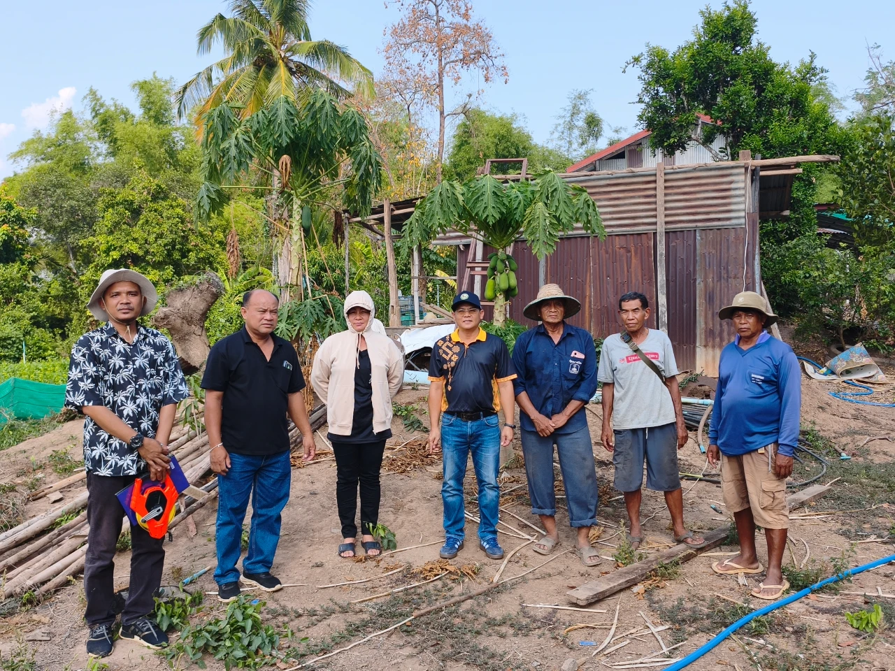 นายกองค์การบริหารส่วนตำบลลานบ่า ส่งทีมเจ้าหน้าที่รุดสำรวจพื้นที่ประสบวาตภัย หมู่ที่ 10 เร่งดูแลความทุกข์สุขของประชาชน