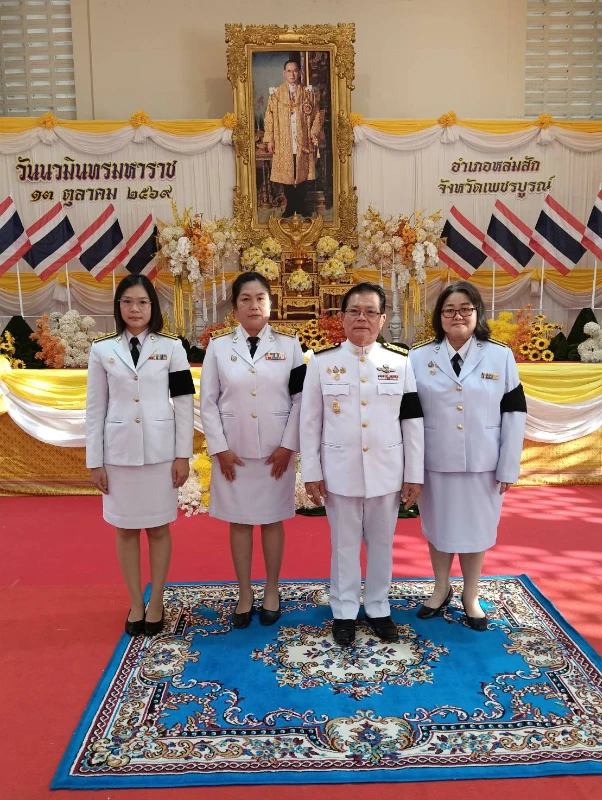ดร.พีรพัฒน์ วัชรินทรางกูร นายกองค์การบริหารส่วนตำบลลานบ่า นำทีมกองคลัง เข้าร่วมพิธีสวดพระพุทธมนต์ ทำบุญตักบาตรถวายพระราชกุศล และพิธีวางพวงมาลา เนื่องในวันนวมินทรมหาราช